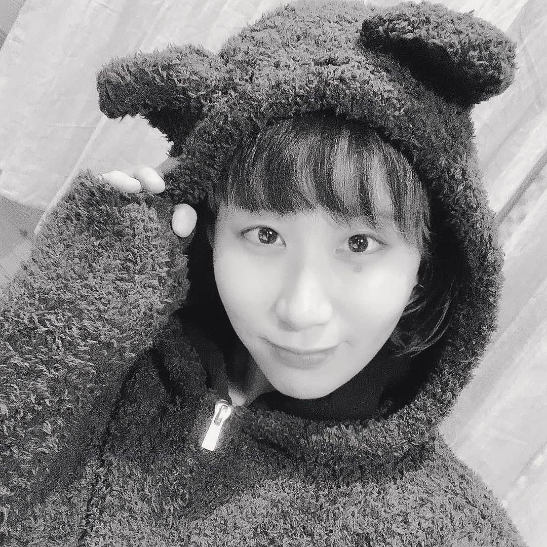 のインスタグラム：「サムスギテもこ耳生えた🐼🐈‍⬛👂  #geratopique  #ジェラートクロネコ #halloween シリーズ  シンプルな黒だけどややダークグレーぽくてかわいいだな🖤🤍 チャックの神々しさなにここに神でも宿ったかなむさん😶‍🌫️」