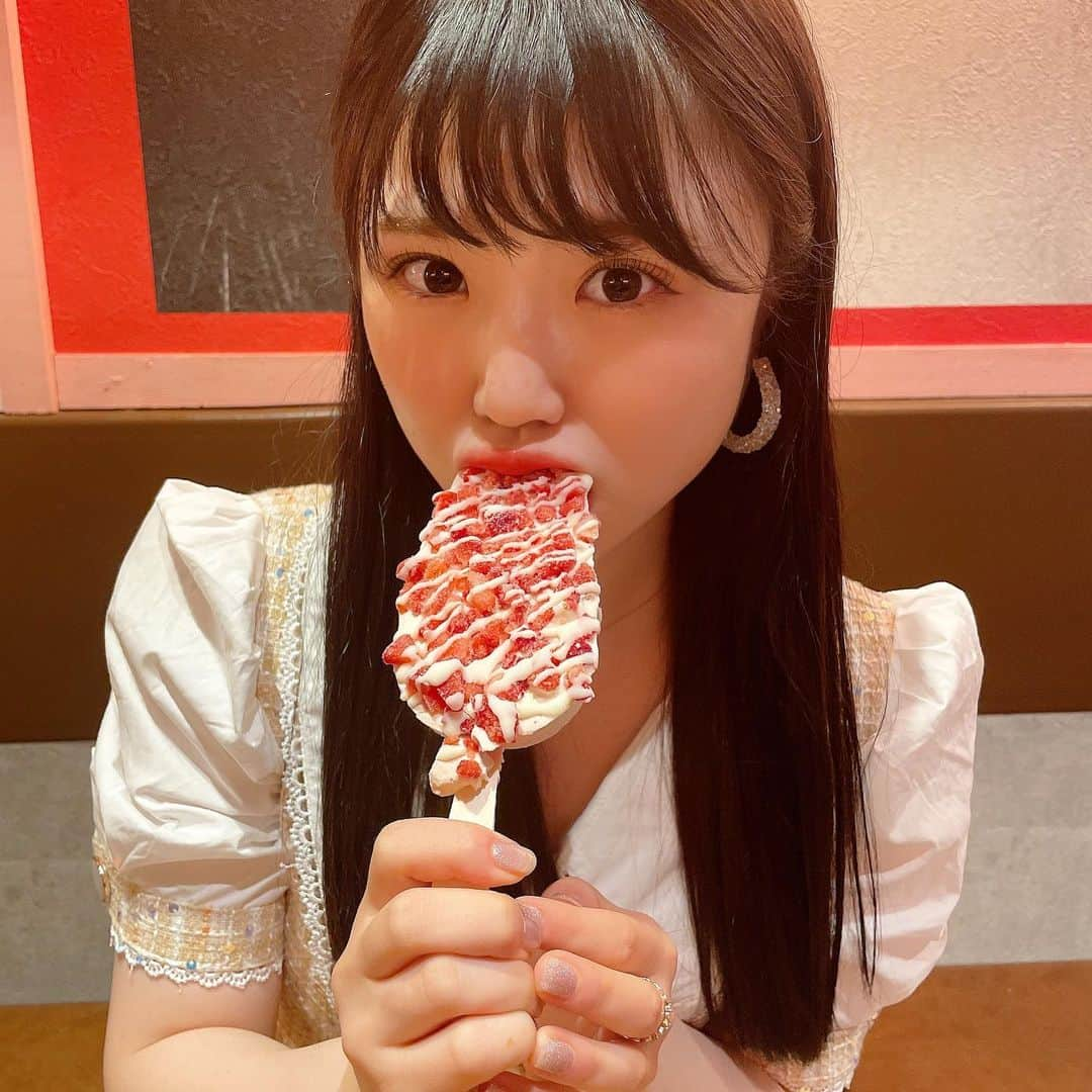 出口結菜さんのインスタグラム写真 - (出口結菜Instagram)「《🐙#梅田 #タンとハラミ》 ⁡ 【食べれたらラッキー？！念願の縛りタン🥩】 ⁡ ⁡ ずっと食べてみたかった、縛りタンやネギ包タンが手軽に頼めちゃうお店！！！ ⁡ ⁡ 縛りタンやネギ包みタンはネギがぎゅうぎゅうに詰まってて、噛めば噛むほどネギの風味が口の中に広がりまくるの！！ ⁡ ⁡ それだけじゃなくて、盛り合わせは色んな種類のタンが食べれちゃうからタン好きは行かない選択肢なし❗️❗️❗️ ⁡ 　 焼肉だけじゃなくて、ほかに人気のお店も入ってるから色んな料理が食べられるのもネオン横丁の良いところ😍✊ ⁡ ⁡ ⁡ #梅田グルメ #梅田ランチ #梅田スイーツ #梅田韓国料理 #梅田焼肉 #梅田焼肉ランチ #焼肉 #チーズ #チーズ料理 #キンパ #チーズキンパ #韓国料理 #韓国焼肉 #縛りタン #梅田居酒屋 #大阪グルメ #大阪居酒屋 #ネオ居酒屋 #東通りグルメ #タン刺し #タン #肉 #大阪焼肉 #ネギ塩タン #飯テロ #グルメ #食べ物グラム #ラビグルメ」10月18日 21時44分 - yui_laby0622