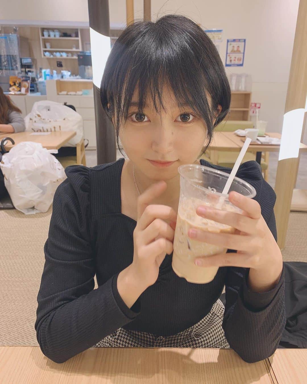 佐藤なつきのインスタグラム：「ぼさぼさでも愛してください  #セルフィー」