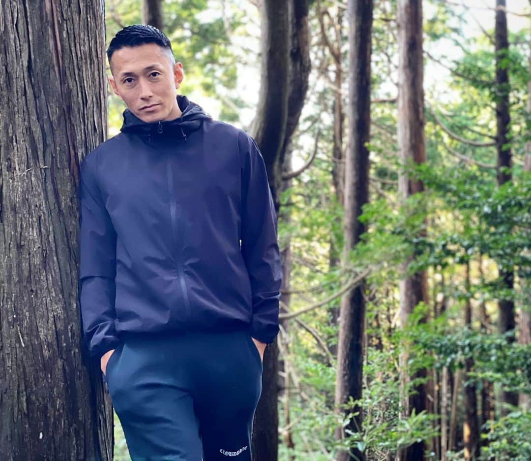 黒石高大のインスタグラム：「大阪から帰ってきて 鬼のよーな洗濯物片付けて ダッシュで用意してキャンプ行ってた 自分をリセットするのに自然の中で過ごすのが１番 雨の日もあったけど 雨の音聞きながらの焚き火最高だし 晴れの日は星空眺めながらの焚き火 1日中ジャズ聴きながら ビールに日本酒飲んで後は何もしない ただただ自然を感じて 好きな音楽聴いて 静かに過ごすキャンプが好き 自然にパワーもらった #キャンプ #デイキャンプ ってなんだ  #BBQ の事か」