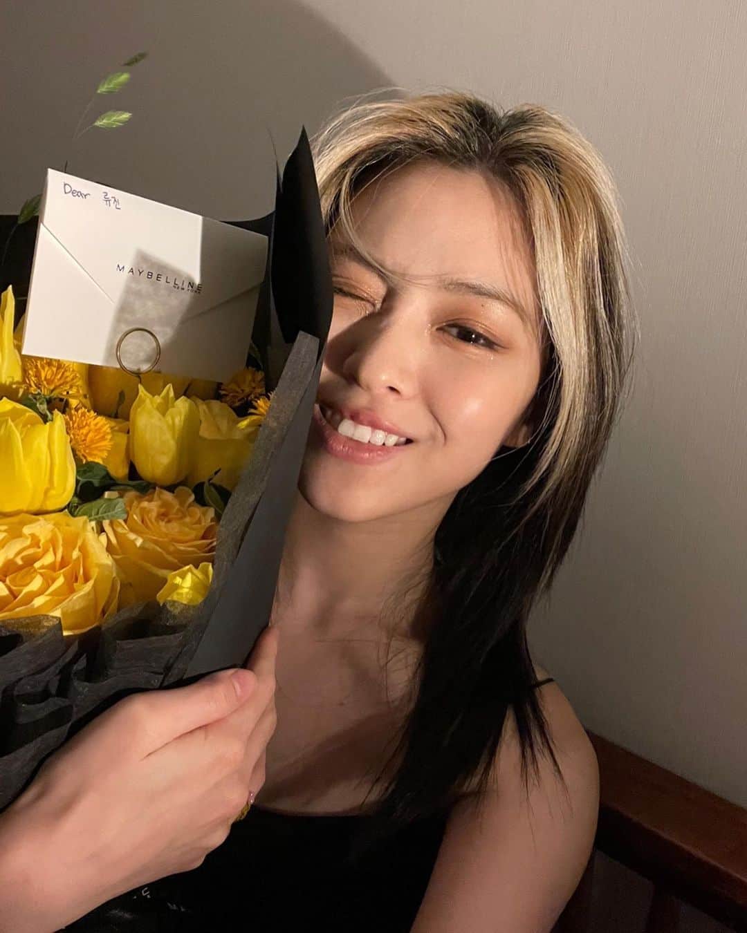 ITZYさんのインスタグラム写真 - (ITZYInstagram)「Gift from maybelline🌼」10月18日 17時42分 - itzy.all.in.us