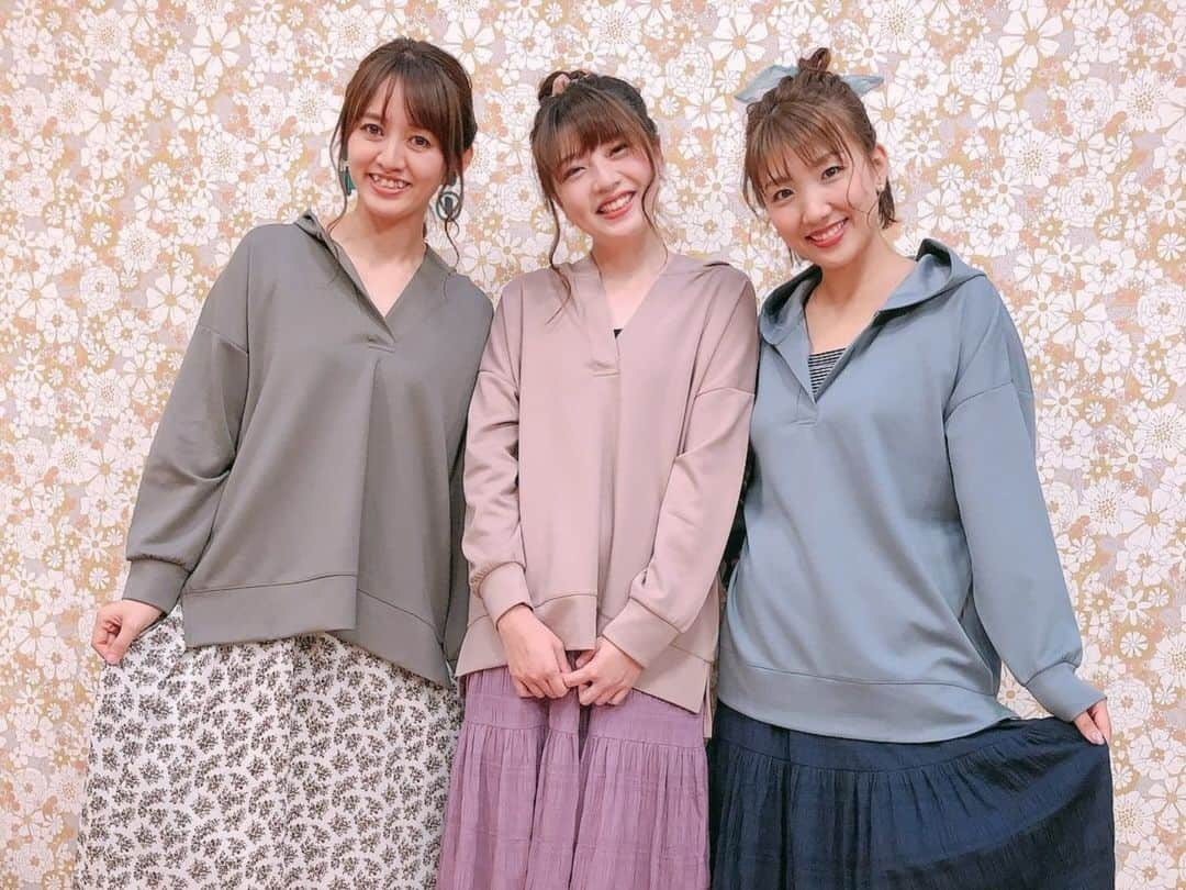 岩野理沙さんのインスタグラム写真 - (岩野理沙Instagram)「さいきっciao⭐  衣装は @outlet_jcosmotownsaiki   イヤリング @yuu.2210   スタジオのお花 ルフルールデショウ  ヘアアレンジは 美容組合佐伯支部の 皆さんでした🤗  今回私は色々グリーンで まとめてます♥️♥️♥️  皆さんいつもありがとうございます🥰  唄げんか焼きおいしかったーー🥰🥰🥰  #さいきっciao #ケーブルテレビ佐伯　#ヘアアレンジ　#green　#三つ編み　#佐伯　#大分　#oita #saiki #イヤリング　#可愛い　#シュシュ　#お揃いコーデ　#宇目　#唄げんか焼き　#パーカーコーデ」10月18日 18時08分 - risaiwano