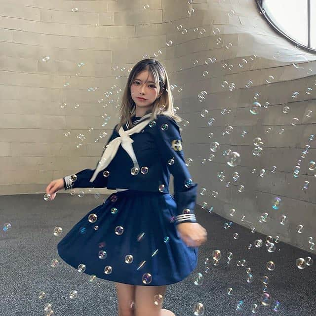 美女naviさんのインスタグラム写真 - (美女naviInstagram)「* * 【美女navi ☻*】 * * 今回ご紹介させていただく方は❤️ Eroko さん ▶️▷ @erokochiba * *  # Repost . . . . Eroko さん のアカウントには 他にも素敵な投稿が(*´﹀`) ぜひ覗いてみてくださいね🧡 * * * 美女navi掲載希望の方は⇒ @bijo_navi ❤️と # ビジョナビ タグ付け * 10代限定姉妹アカウント 美少女navi掲載希望の方は⇒ @bishojo_navi 💛と #ビショウジョナビ タグ付け * お願いします✨✨ * * 次回もお楽しみに...😍 * * #美肌 #カラコン #ミディアム #ヘアカラー #金髪 #さらさらヘアー #ポニーテール #アイメイク #マスカラ #アイシャドウ #制服 #makeup  #赤リップ #コスメ  #セーラー服 #howto #おしゃれ女子 #大人可愛い  #美意識 #メイク  #美意識向上 #オフショット #女子力アップ」10月18日 18時22分 - bijo_navi