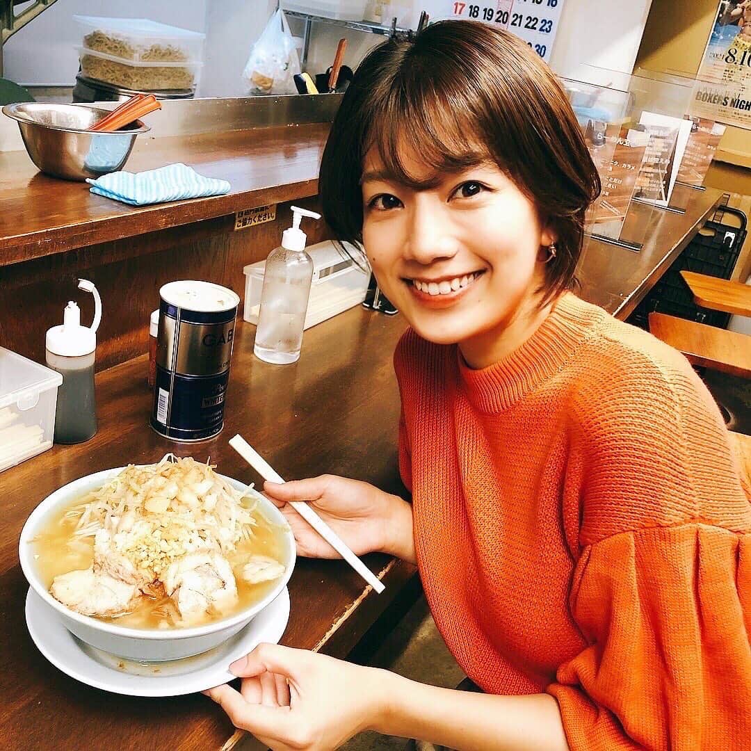 佐藤美希のインスタグラム：「本日10/18発売の「週刊プレイボーイ」に登場しています。 まるごと一冊ご褒美ラーメン特集🍜 お気に入りのラーメン屋さんで撮影！ 時間を気にせず食べられるなんて、、贅沢でした✨ ⁡ ぜひご覧ください☺️  #週刊プレイボーイ #週プレ #ラーメン特集 #一店舗に絞るのかなり悩みました #コールは全部 #取材撮影できるなんて思わなかった #店主の方が本当に優しいんです #二郎系初心者でも行きやすいよ #ご褒美飯 #汗だくで完食 #初めてゆっくり時間をかけていただきました #二郎系最高」