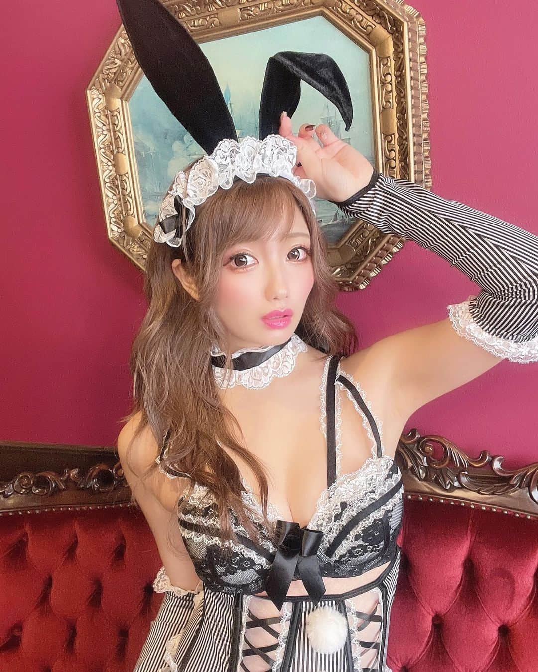 まゆぴちゅーさんのインスタグラム写真 - (まゆぴちゅーInstagram)「🐰👯‍♀️🖤💋💋💋♪  もうすぐHalloweenだねっ👻💗  ハロウィンコスプレの撮影したんだけど、 @malymoon1991 の このバニーちゃん可愛すぎない！？🤍🤍🤍  @malymoon1991 は生地もしっかりしてて 可愛いのたくさんでまじで好き❤︎オススメ💋  TikTokにもなかなか攻めた動画（笑）載せたから みてねっ\( ˆoˆ )/❤︎❤︎❤︎！（笑） . . . #ハロウィンコスプレ #ハロウィン仮装 #コスプレ撮影 #コスプレ女子 #バニーガール #バニーちゃん #ハロウィンメイク」10月18日 18時45分 - mayu_03pichu