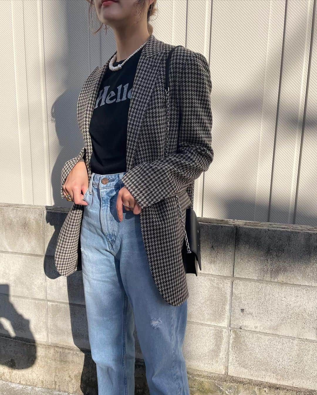 【ANN DE ARKさんのインスタグラム写真 - (【ANN DE ARKInstagram)「【 PICK UP ITEM 】 ⁡ 《 MADISONBLUE 》 LONG JK GUNCLUB CHECK ￥134,200（税込）着用サイズ：M ⁡ HELLO CREW NECK TEE ￥27,500（税込） ⁡ 《 REDCARD 》 Niceday akira - Stoned Light ￥20,900（税込） ⁡ 《 PIPPICHIC 》  SISSI Moccasin Crepe ￥53,900（税込） ⁡ 《 Maison Margiela 》 SHOULDER WALLET ￥96,800（税込） ⁡ ⁡ スタッフ身長159cm ⁡ ⁡ オフィシャルサイトの在庫と店頭在庫は共有しております。 商品に関しましては、お気軽にコメントや店舗までお問い合わせください。 ⬇︎⬇︎⬇︎ @ann_de_ark  @arknets_official #fashion #栃木 #宇都宮 #ショップ  #arknets #anndeark #annstyling #madisonblue #redcard #pippichic #maisonmargiela」10月18日 18時50分 - ann_de_ark