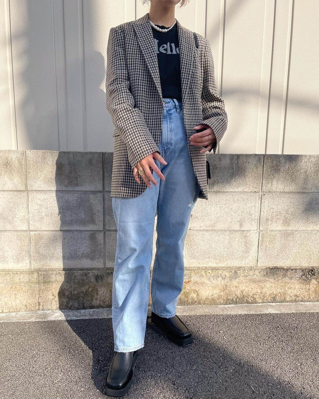 【ANN DE ARKさんのインスタグラム写真 - (【ANN DE ARKInstagram)「【 PICK UP ITEM 】 ⁡ 《 MADISONBLUE 》 LONG JK GUNCLUB CHECK ￥134,200（税込）着用サイズ：M ⁡ HELLO CREW NECK TEE ￥27,500（税込） ⁡ 《 REDCARD 》 Niceday akira - Stoned Light ￥20,900（税込） ⁡ 《 PIPPICHIC 》  SISSI Moccasin Crepe ￥53,900（税込） ⁡ 《 Maison Margiela 》 SHOULDER WALLET ￥96,800（税込） ⁡ ⁡ スタッフ身長159cm ⁡ ⁡ オフィシャルサイトの在庫と店頭在庫は共有しております。 商品に関しましては、お気軽にコメントや店舗までお問い合わせください。 ⬇︎⬇︎⬇︎ @ann_de_ark  @arknets_official #fashion #栃木 #宇都宮 #ショップ  #arknets #anndeark #annstyling #madisonblue #redcard #pippichic #maisonmargiela」10月18日 18時50分 - ann_de_ark