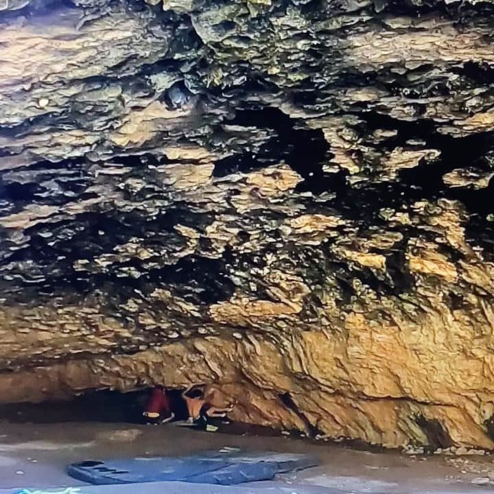 ドメン・スコフィッチのインスタグラム：「I’ve put together the videos we made on the 2nd and 3rd day so I could better memorize the movement. Unfortunately I don’t have the full uncut video of the ascent as it happened so unexpectedly. . @redbull #givesyouwings @redbullsi @adidas @adidasterrex @fiveten_official @pazi.to @postanivojak @rehabocenter @climbing_ranch」