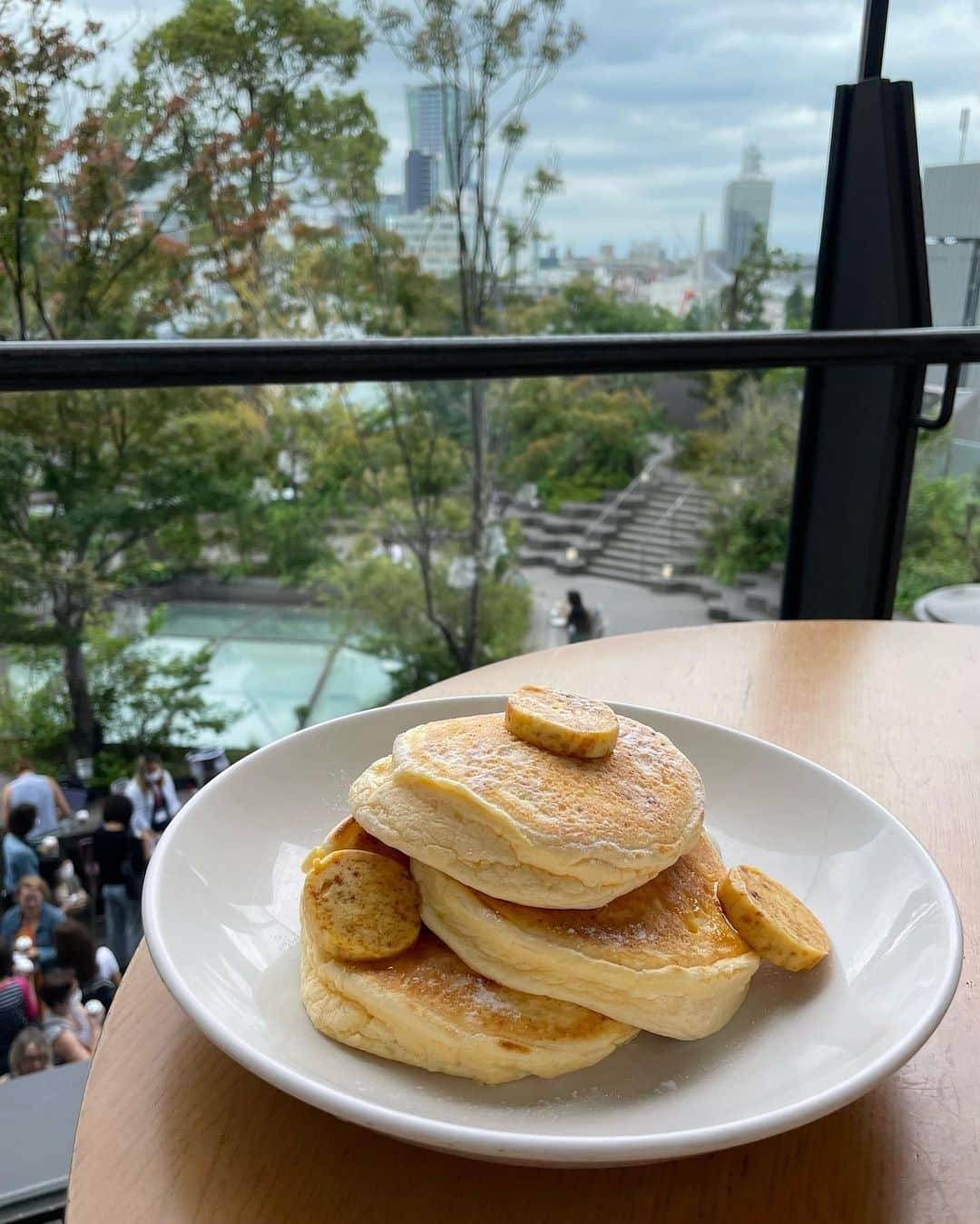 織田奈那さんのインスタグラム写真 - (織田奈那Instagram)「でかコブサラダと大好きなbillsのブレックファースト🍽 #bills週4で行かせて」10月18日 19時40分 - odanana924