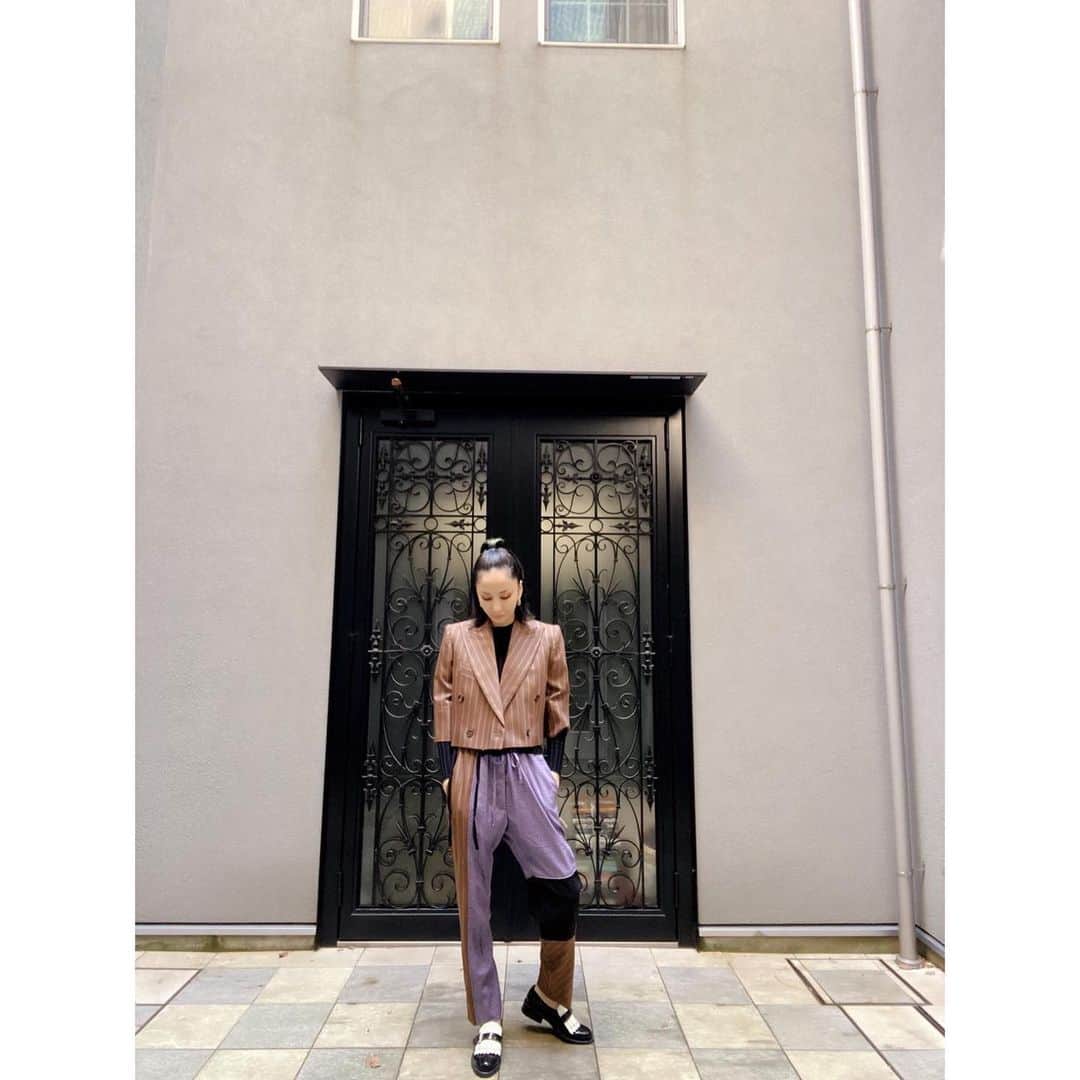 中島美嘉さんのインスタグラム写真 - (中島美嘉Instagram)「. 今日の行って来ます前 寒くなってきたから ジャケット着れる！」10月18日 19時47分 - mikanakashima_official