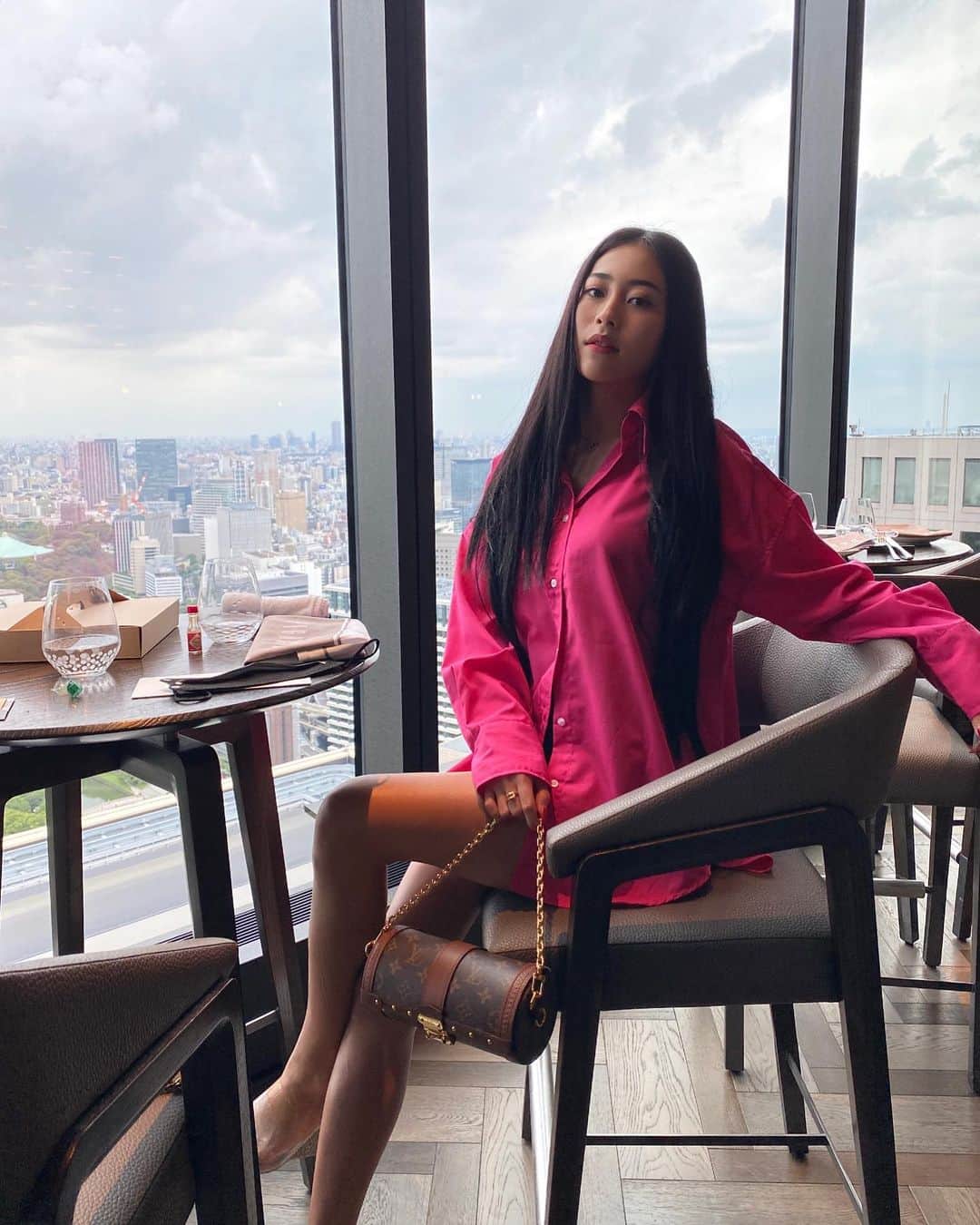 のインスタグラム：「lunch date w mom ♥️」