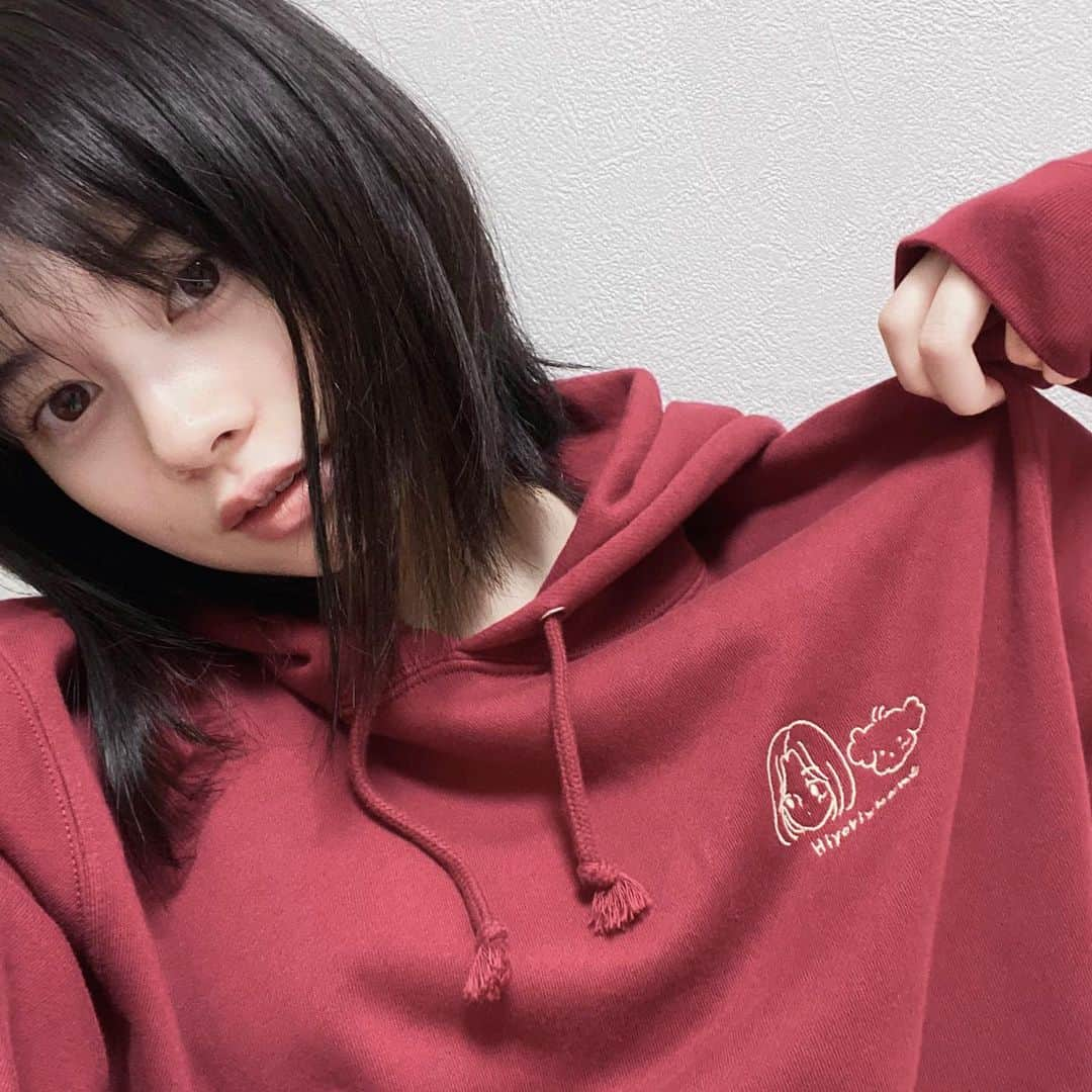 桜田ひよりさんのインスタグラム写真 - (桜田ひよりInstagram)「お知らせ。  カレンダー発売イベント第2弾、開催決定しました〜！  12月19日(日)12時〜 秋葉原 書泉ブックタワー9階  なんと、桜田。  19歳の誕生日でございます。  誕生日に皆さんと会えるなんて…。  そしてそして、当日はグッズのパーカーを着て、皆さんをお出迎えいたしますっ。  みんなでお揃いじゃぁぁ！  #2022カレンダーブック」10月18日 20時08分 - hiyori_sakurada_official