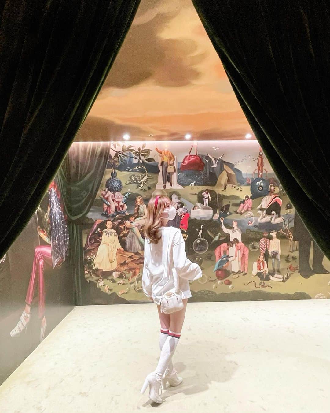 堀尾実咲のインスタグラム：「GUCCI Garden💐  スタッフさん方もとっても優しくて お写真の撮り方アドバイスしてくださいました✨☺️  素敵なお写真撮れた🥰  #gucci  #guccigarden  #guccigardentokyo #guccigardenarchetypes  #グッチ  #グッチガーデン  #グッチガーデン東京  #グッチガーデンアーキタイプ  #寺田倉庫」