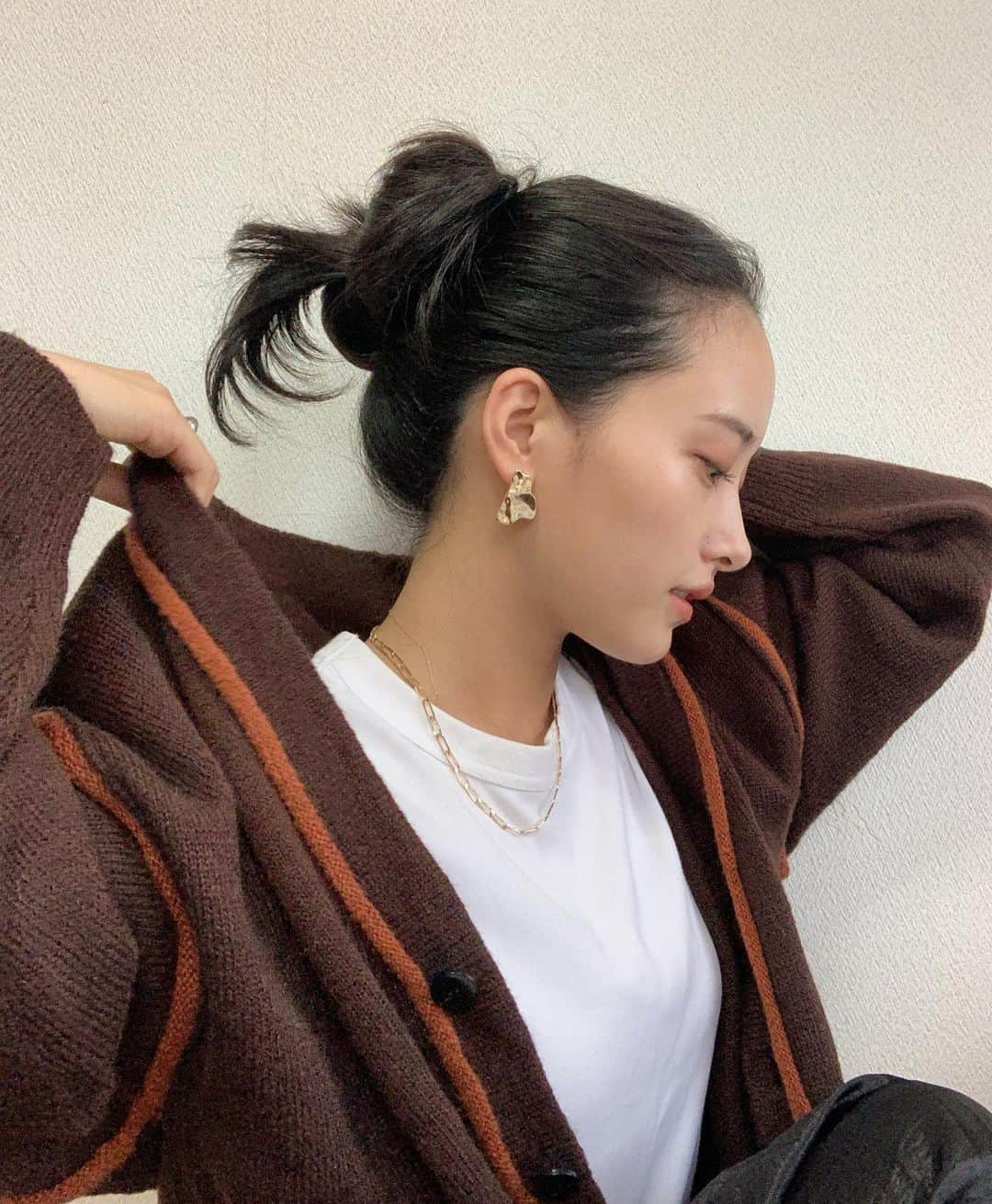 早坂風海さんのインスタグラム写真 - (早坂風海Instagram)「カーディガンって可愛いよね🧸✨ あったかあったか😌 ⁡ ⁡ 一気に寒くなったから、鍋が食べたい気分🤔 皆さん何鍋が好きですか？👀 ⁡ ⁡ ⁡ #早坂風海 #カザスタグラム」10月18日 20時42分 - kazami42_official