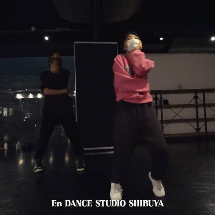 のインスタグラム：「👋🏽👋🏽👋🏽 @kianalede - Ex  きょうの @endancestudio くらす 10月ラストクラス！！ 初めて来てくれる人も、いつも来てくれる人も、この一時間半を共有できることが本当に嬉しい。 来てくれる皆さん本当にありがとうございます！！」
