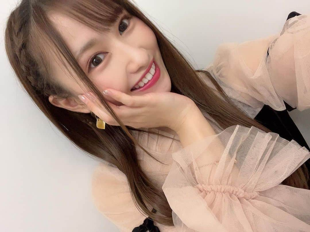 白宮奈々のインスタグラム：「. おはようございますっ！！ . ここ数日、急激に寒くなって プルプル震えてますっ🥺 . 皆さん、体調にはお気をつけてくださいねっ！！ . そして、10月30日会いに来てねっ！！✨ . ❤️発売&イベントのお知らせ❤️ デジタル出版さんよりDVD写真集「競これ」を 発売させていただくことになりました！！ . そして、それに伴い発売イベントもございます☺️ . ◆日時:10/30(土) 1部11:30～/2部13:30〜 ◆場所:駿河屋秋葉原本館8階 ◆詳細:https://www.suruga-ya.jp/events/detail/334 (ハイライト『発売イベント』よりリンクへ飛べます。) . . . ❤️写真集『ビキニパークへようこそ』発売中❤️ . ❤️トレーディングカード発売中❤️ . . . #ミスFLASH2020 #グラビアアイドル  #グラビア #アイドル #グラドル  #グラドル自画撮り部  #gravureidol #idol #gravure  #モデル #model  #童顔 #水着 #bikini  #japanesegirl #japaneseidol  #sexybody #bikinigirl #asiangirls  #asian #asianbeauty #asiansexy  #glamour #ig_japan #igers #picoftheday  #ランジェリー #lingerie #cosplay」