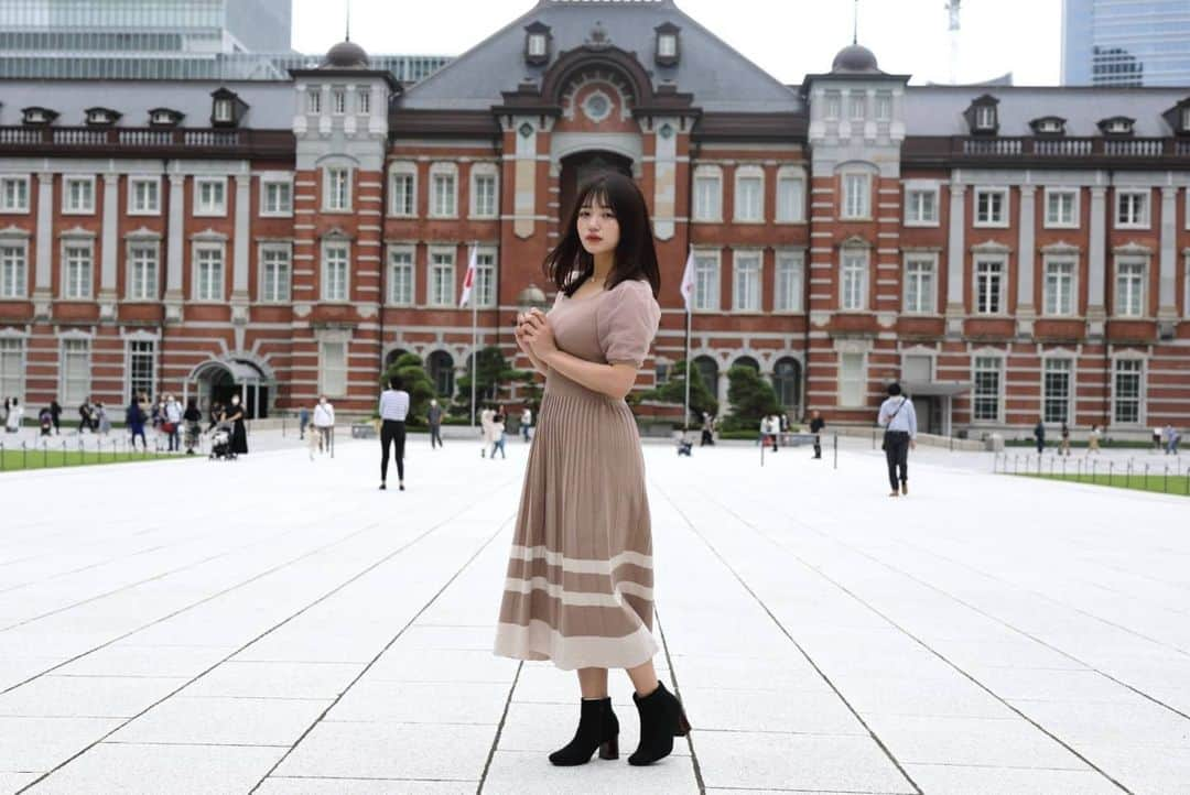 瀬山しろのインスタグラム：「東京駅🚉 . Photo:たかさん . #japanesegirl #japanese  #cosplay #model #撮影会  #followｍe #bob #hiheels #fashion #kawaii #skirt #girl #me #tokyo #sexy #高身長女子 #dvd #日本人 #撮影会モデル #コスプレ」