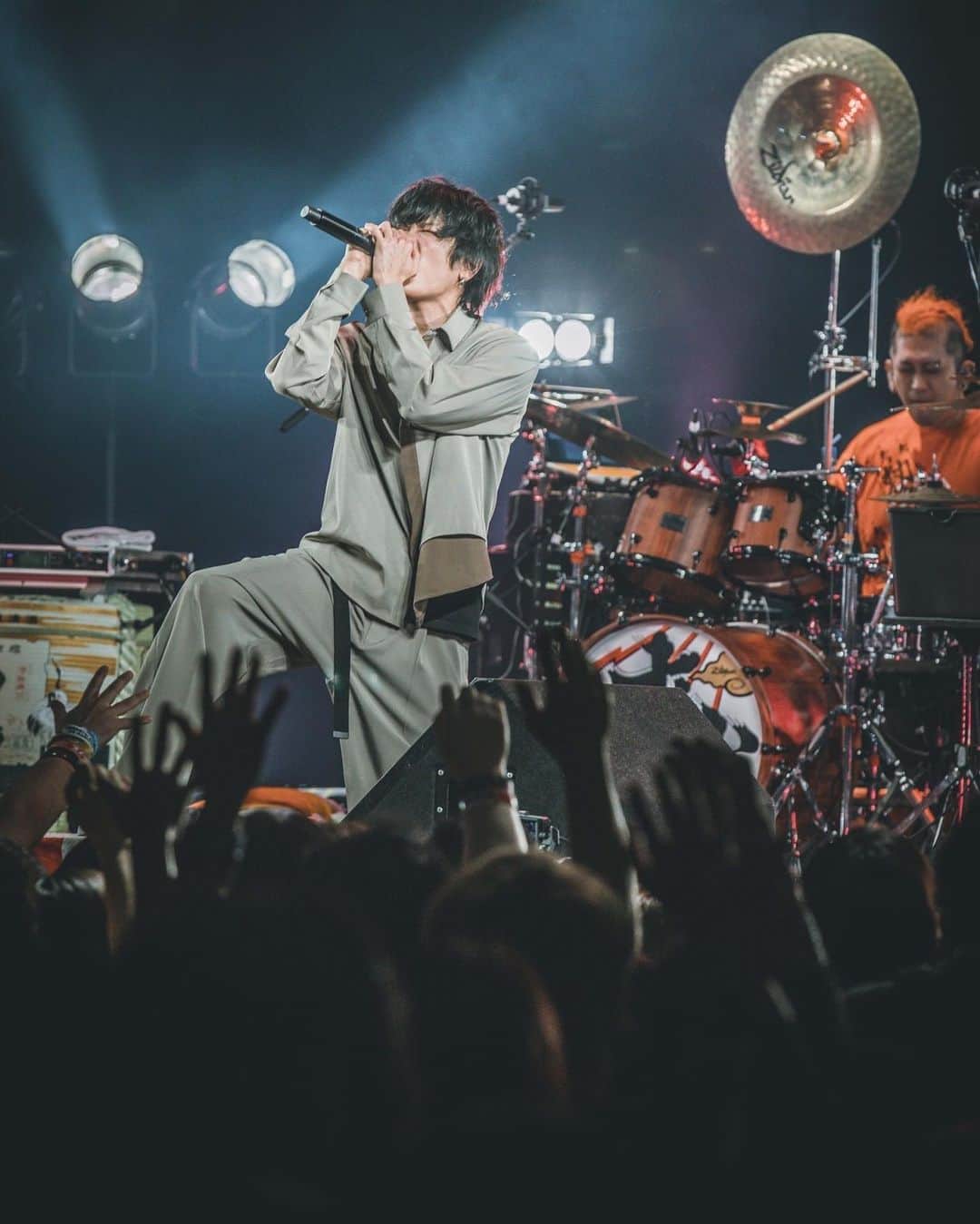 セキはん（コロナナモレモモ）のインスタグラム：「【JUNE ROCK FESTIVAL 2021】 本来なら6月のフェスが10月に日を改めて執念の開催。しかし奇しくも16日ということもあり絶好の16(ジューンロック)日和。 そのトップバッターということで当然ど気合入れてやらせてもろて さらには そのままラストまで見させてもろて。 徹頭徹尾JUNE ROCKしゃぶり尽くしました。  ジュンさんほんまお疲れ様でした☺︎ﾗﾌﾞ 相変わらずライブ。これからもライブ。  #junerockfestival #junerock  photo(最後の一枚以外) by(@yumenakayama)  しかしどの写真見ても叫んでる時以外基本めちゃわろてるのな。こんなにわろてる写真ばっかなのも珍しいってぐらいわろてる☺︎  設定ミスって 写真切れてもた⠉̭⃞」