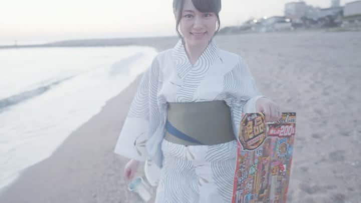 宮澤じゅりのインスタグラム：「.・.°○*.・＊.*・ . . 花火またやりたいなぁ✴︎ . . 【浴衣×花火×海×夕日】 . この組み合わせって結構かなり良いなぁってしみじみ思う♪ . . 夏が終わって秋になる、少しひんやりとした空気感とどこか儚い雰囲気が伝わったら嬉しい☺︎♡ . . .○＊○＊○＊○＊○＊○. . YouTube Video Portrait 11 Fujie Beach . .○＊○＊○＊○＊○＊○. . . .・.°○*.・＊.*・」