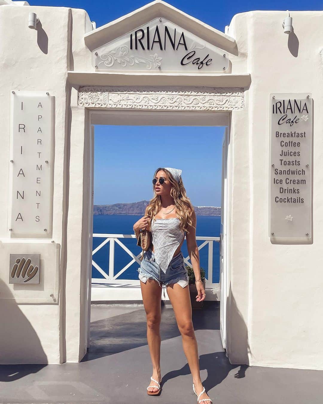 Cindy Pradoさんのインスタグラム写真 - (Cindy PradoInstagram)「Exploring Santorini in @fashionnova 🌊 fashionnovapartner」10月19日 1時12分 - cindyprado