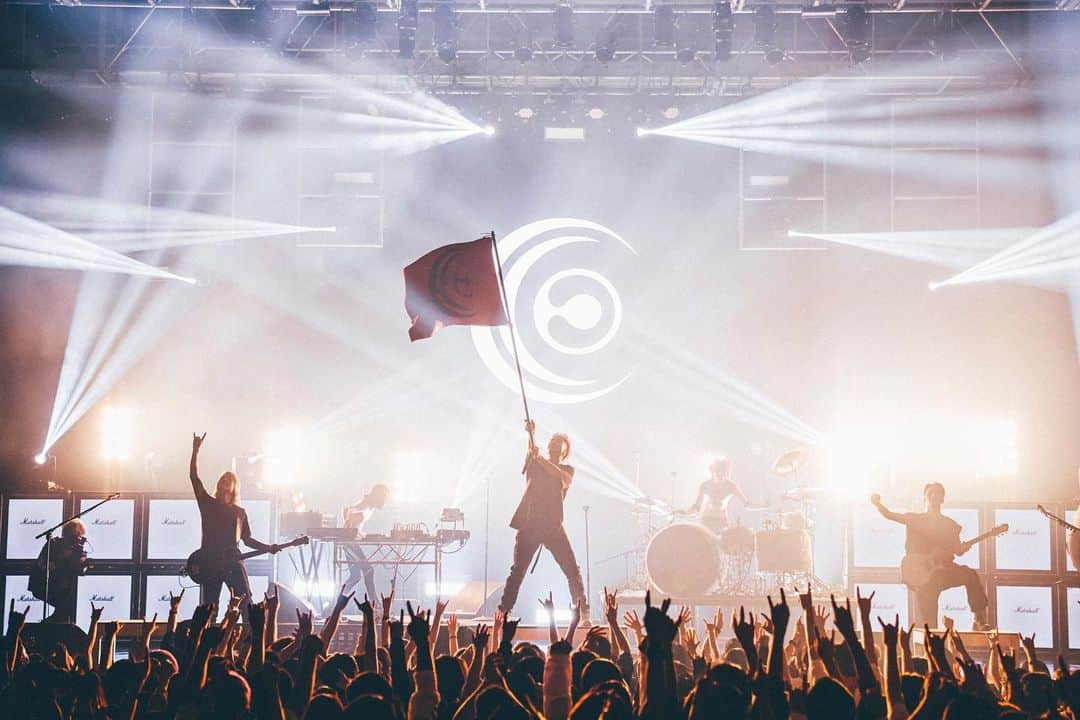 のインスタグラム：「Crossfaith 15th anniversary ATLAS of FAITH  OSAKA&NAGOYA   Photo 1.2 @nishimakitaichi  3.4 @takeshiyao」