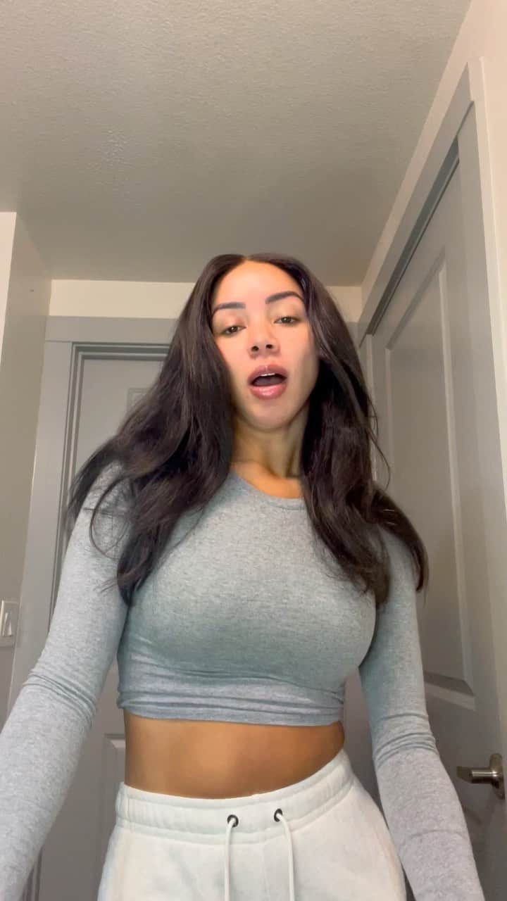 Brittany Rennerのインスタグラム：「I Don’t Need A Filter Sweetie @glowskinenhancement」
