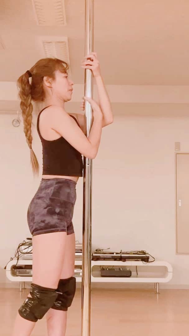 のインスタグラム：「まだまだまだまだ... 見直す点がいっぱい！！！ #MAXLINA #poledance #成長記録 chreo @curlybaby_lilika」