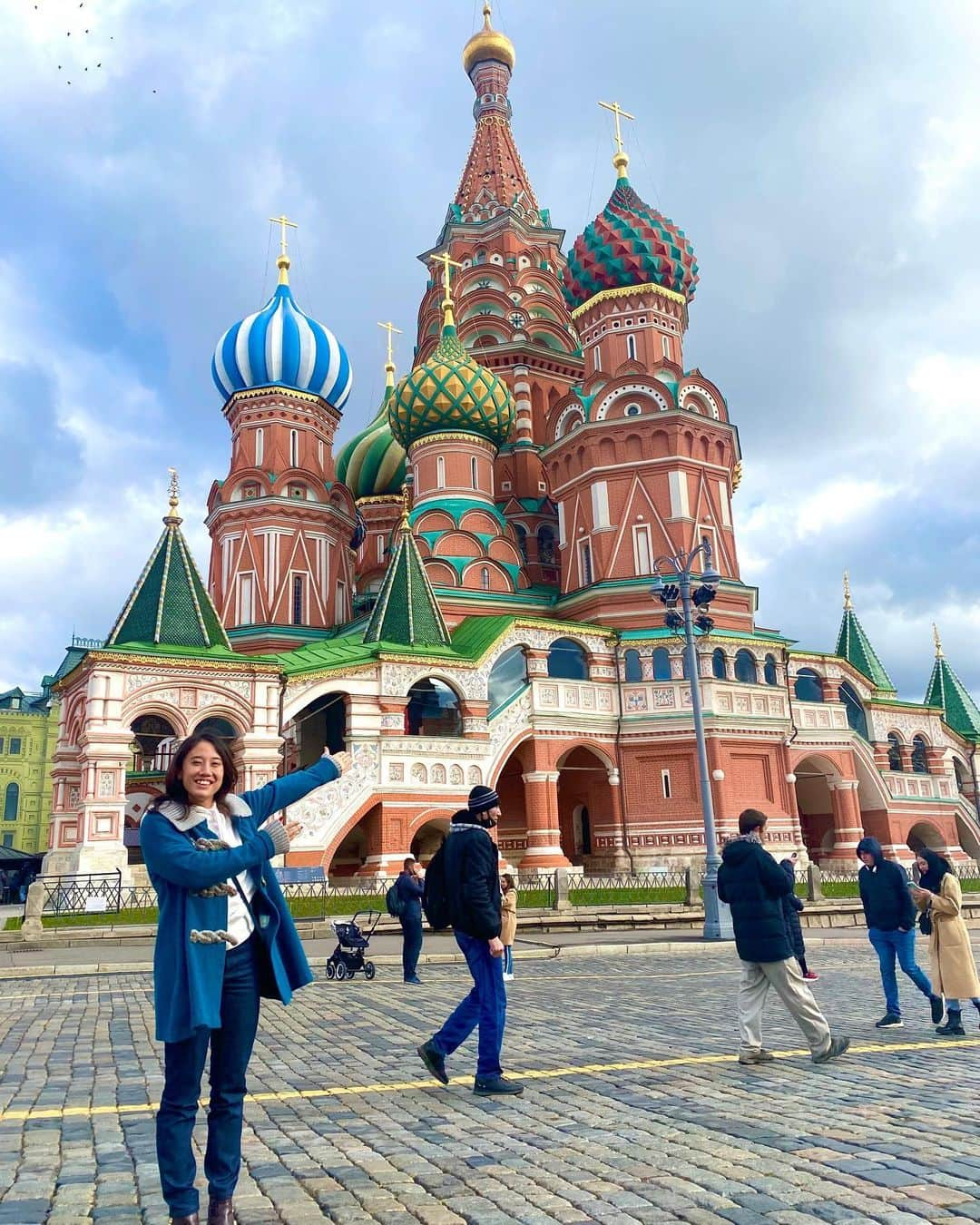 加藤未唯さんのインスタグラム写真 - (加藤未唯Instagram)「Moscow🇷🇺 終始大興奮の赤の広場でした🥰🕍 まだ10月なのに日中でも、気温が6℃くらいまでしか上がらなくてめちゃくちゃ寒いです🥶❄ #赤の広場 #大聖堂 #ロシア #モスクワ #russia #moscow」10月19日 16時26分 - miyukato1121