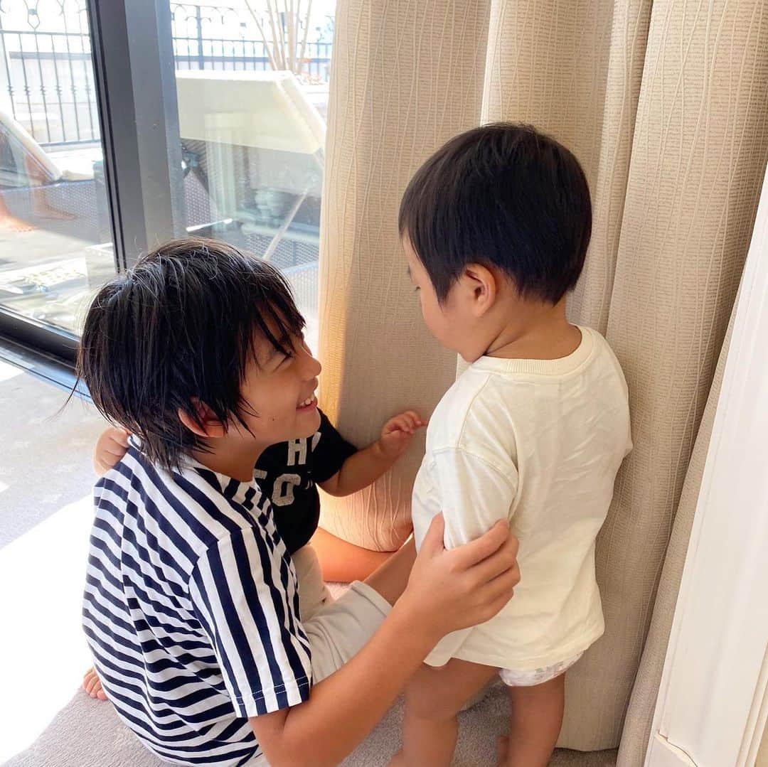 村上沙織さんのインスタグラム写真 - (村上沙織Instagram)「小さい子が大好きなにいに。 ひゅうがともたくさん遊んでくれていつの間にか良いお兄ちゃんになってたなー！ワガママやヤンチャは変わりませんが自分よりも年下の子達に優しくできるだけで合格としよう♡  そんなにいにはもうすぐお誕生日！  #mamalife#小学生男子」10月19日 16時42分 - rosysaorimonster