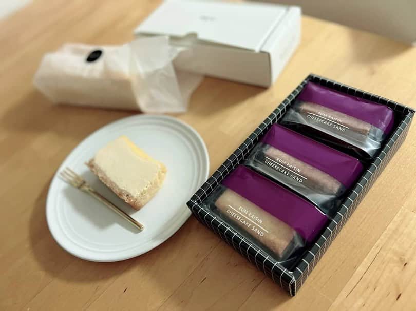 堤俊輔のインスタグラム：「鹿児島で人気のチーズケーキ❗️ @enne.cheesecake  さんがネット販売を始めたんだって〜🥳 ⁡ 美味い🤙🏾 皆さんも是非❗️❗️❗️ ⁡ #鹿児島 #チーズケーキ #ennecheesecake」