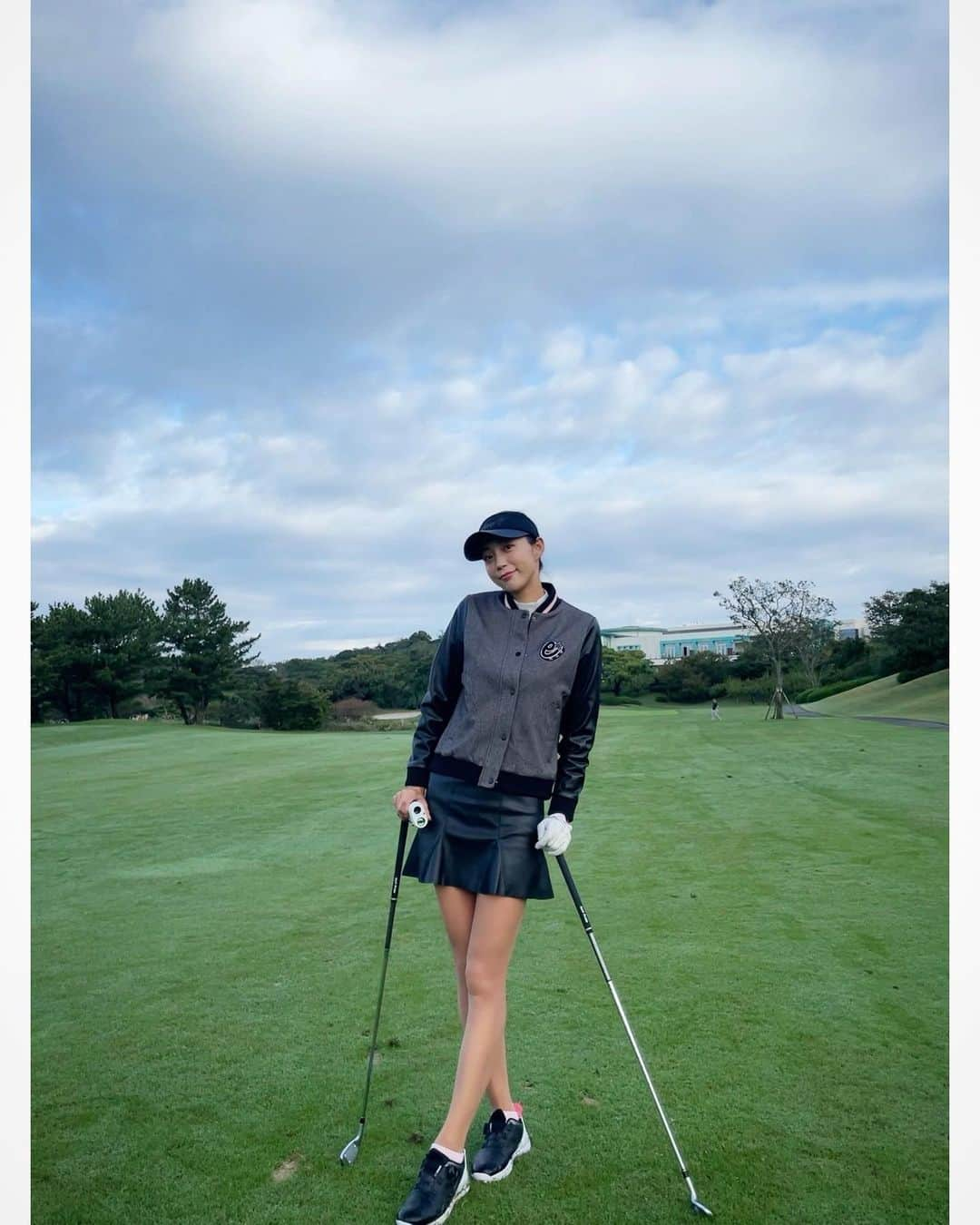 キム・ガヒョンさんのインスタグラム写真 - (キム・ガヒョンInstagram)「올해 저의 ellegolf FW 원픽은 이겁니다👍 완전 내스타일 😍 옷도 예쁘고 신발도 편하고 클럽도 좋아서 공도 잘맞네❤️ . 골프웨어는 @ellegolfkorea  클럽은 @baldo_korea  골프화는 @descentegolf.kr  . #골프 #김가형프로 #골프스윙 #엘르골프 #골프웨어 #골프스타그램  #golf #golfwear #golflife #golfstagram」10月19日 10時46分 - kim.k.h.pro