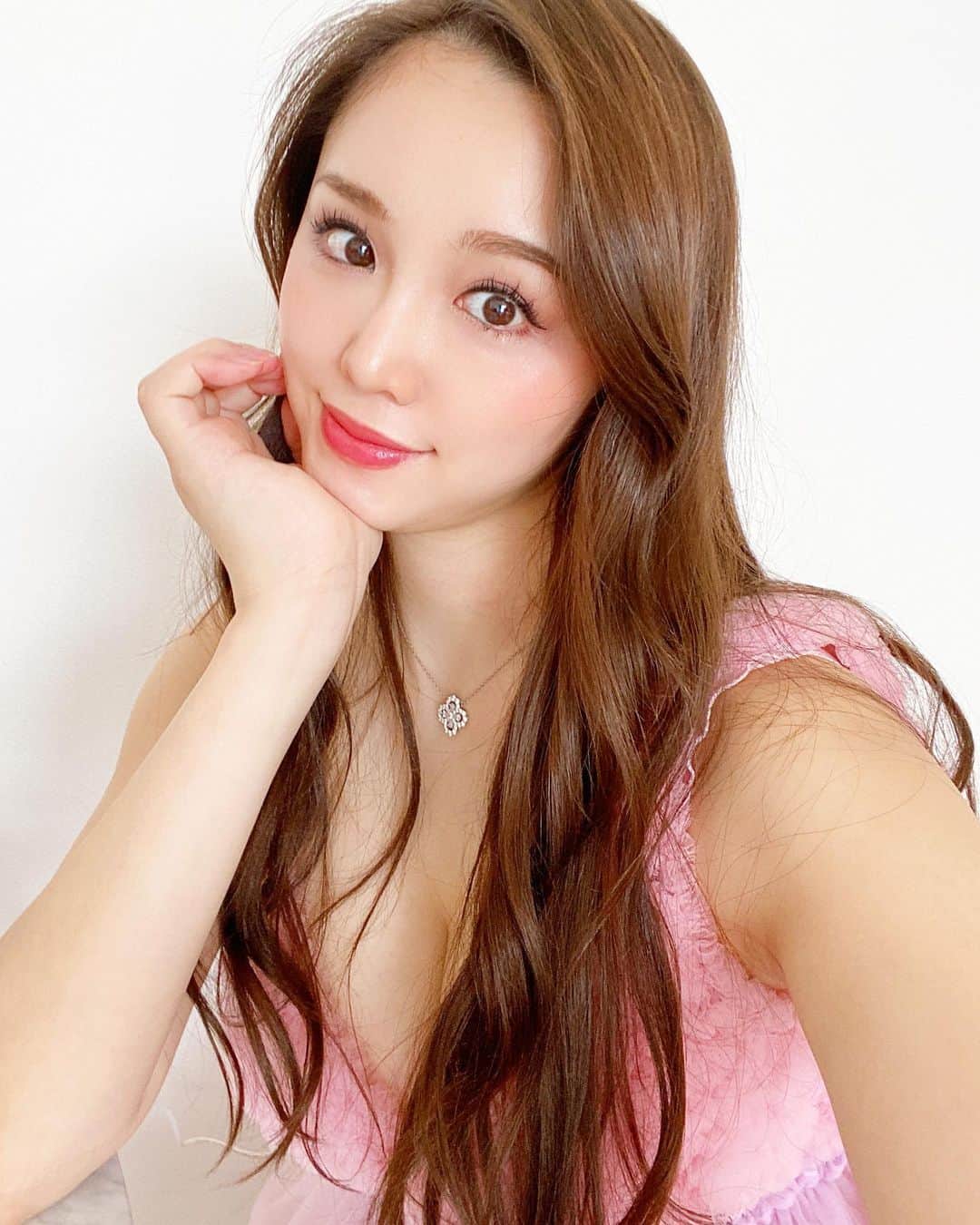 石田安奈のインスタグラム：「久々この衣装着た💓💓💓  ミニあんにゃと撮影したけど出来上がりが楽しみ💕  #ニューボンフォト #女の子ママ#撮影#産後#出産#女の子ベビー#出産#プレママ#妊娠記録#初マタ#新生児#育児#無痛分娩#子育てグラム#子育て日記＃産後#出産レポ#赤ちゃん#新米ママ#親バカ部#べビスタグラム#赤ちゃんのいる生活#girl#baby#babygirl#mom#happymom」