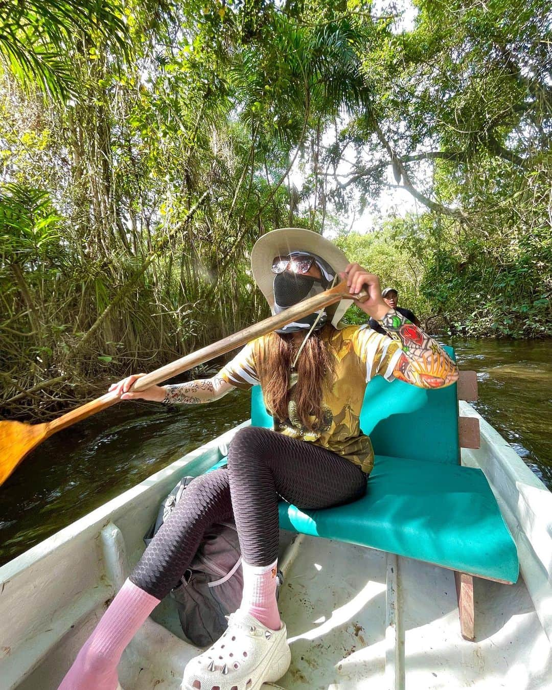 てんちむさんのインスタグラム写真 - (てんちむInstagram)「カヌー漕いでアマゾン奥地へ🛶 サバイバル覚悟してたのに、Wi-Fi繋がるしジャグジーあるし映え撮れるし想像以上に発展してて、めちゃリゾート地でオモロイ  PS.さっきの投稿、写真貼れてなかったので上げ直し」10月19日 12時23分 - super_muchiko