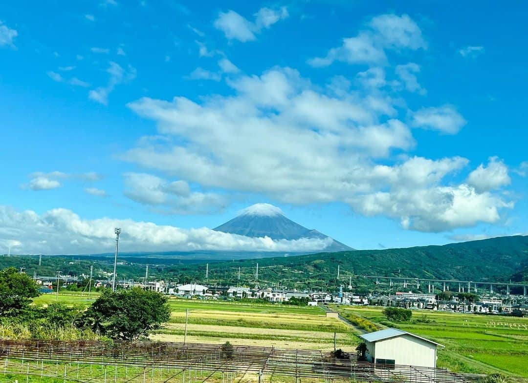 皆藤愛子さんのインスタグラム写真 - (皆藤愛子Instagram)「❤︎ 🗻🚅」10月19日 13時04分 - aiko_kaito_official