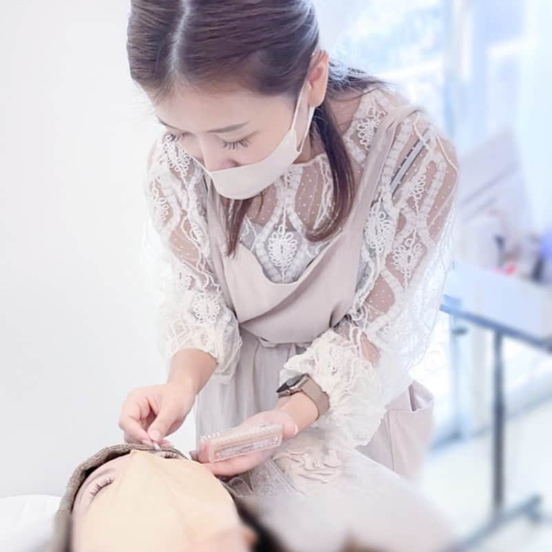 中野綾香さんのインスタグラム写真 - (中野綾香Instagram)「技術で感動を与えることができます。 自分の腕を磨くことがダイレクトに目の前のお客様に届きます✨ 生まれ変わってもアイリストになりたい♡  #手に職#職探し#進路選択」10月19日 14時34分 - nakanooayaka