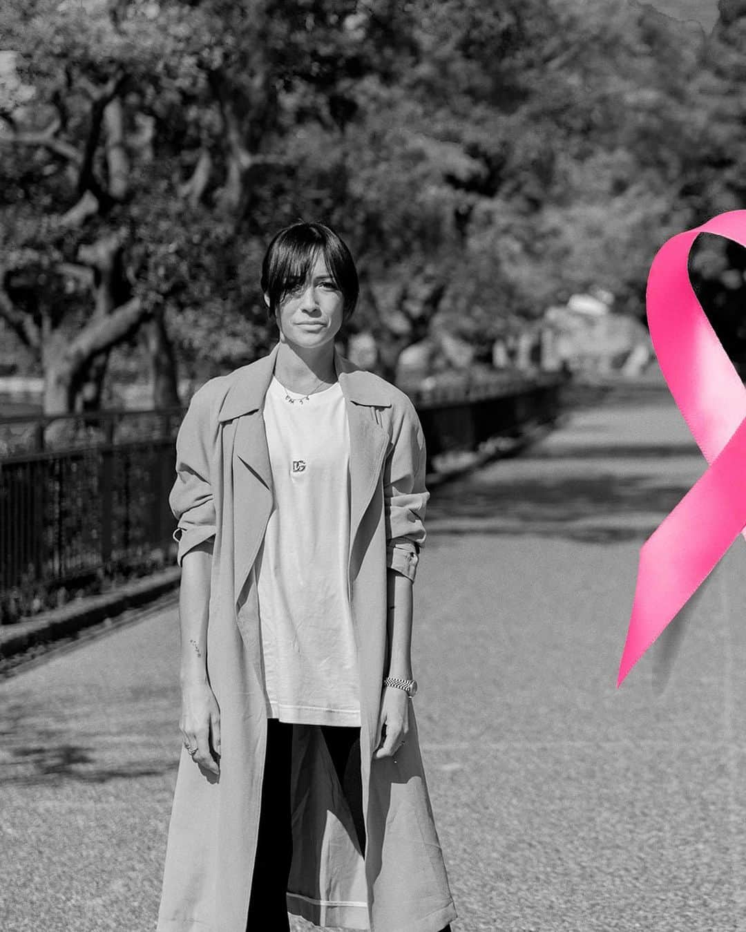アンナ・オルティス（イニエスタの妻）のインスタグラム：「Juntos contra el cáncer de mama. Unidos para apoyar a todas aquellas mujeres que lo sufren y a sus familiares. No nos afecta solo a nosotras, todos sumamos para luchar contra esta enfermedad.  #SacaPecho #DíaMundialContraElCáncerDeMama  共に乳がんと立ち向かおう。みんなで、苦しんでいるすべての人々とその家族を応援しましょう。私たち女性だけではなく、みんなで力を合わせてこの病気と闘っていきましょう。  #ピンクリボン月間 #ピンクリボン」