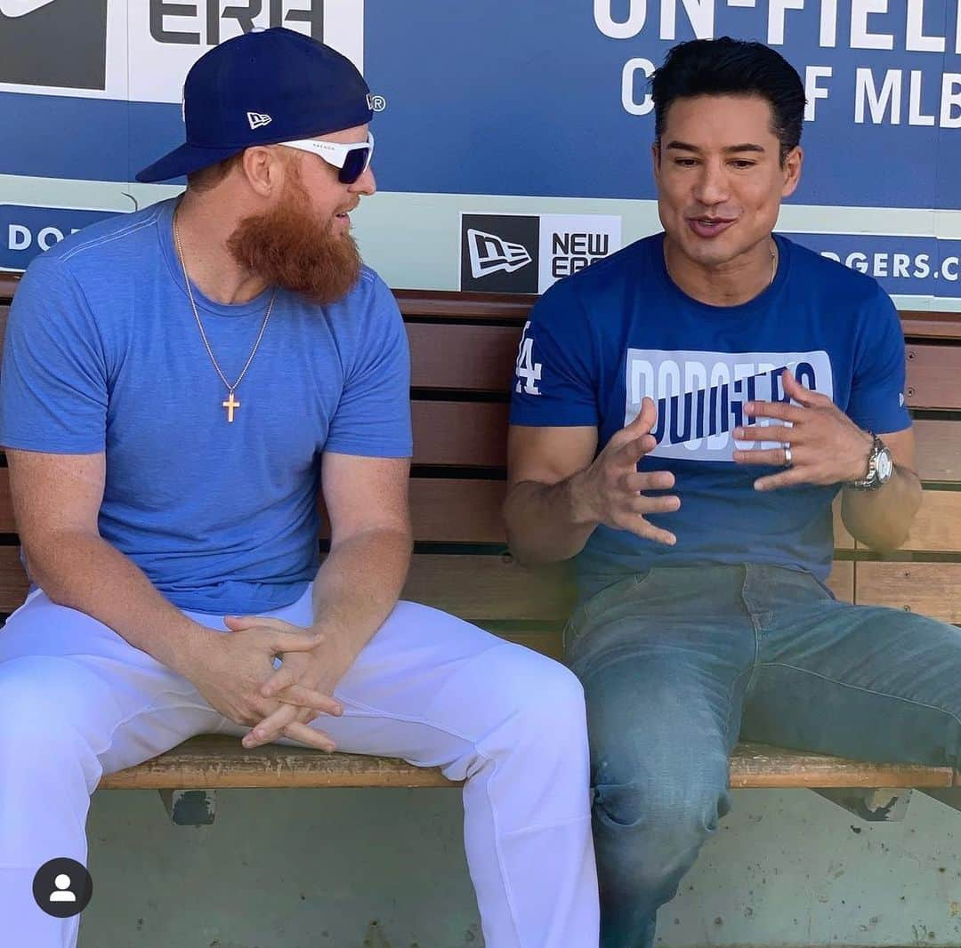 マリオ・ロペスのインスタグラム：「Let’s go dodgers!  @mariolopezextra  . . . #mariolopez #mariolopezextra #savedbythebell #sbtb #slater #acslater #lopez #blackmamba #fanbase #fantasyfootball #messi @onwithmariolopez @mariolopez #sbtbmeme #bayside #preppy #onwithmariolopez #sitcom #90ssitcom #zackmorris #fyp #onwithmariolopez」