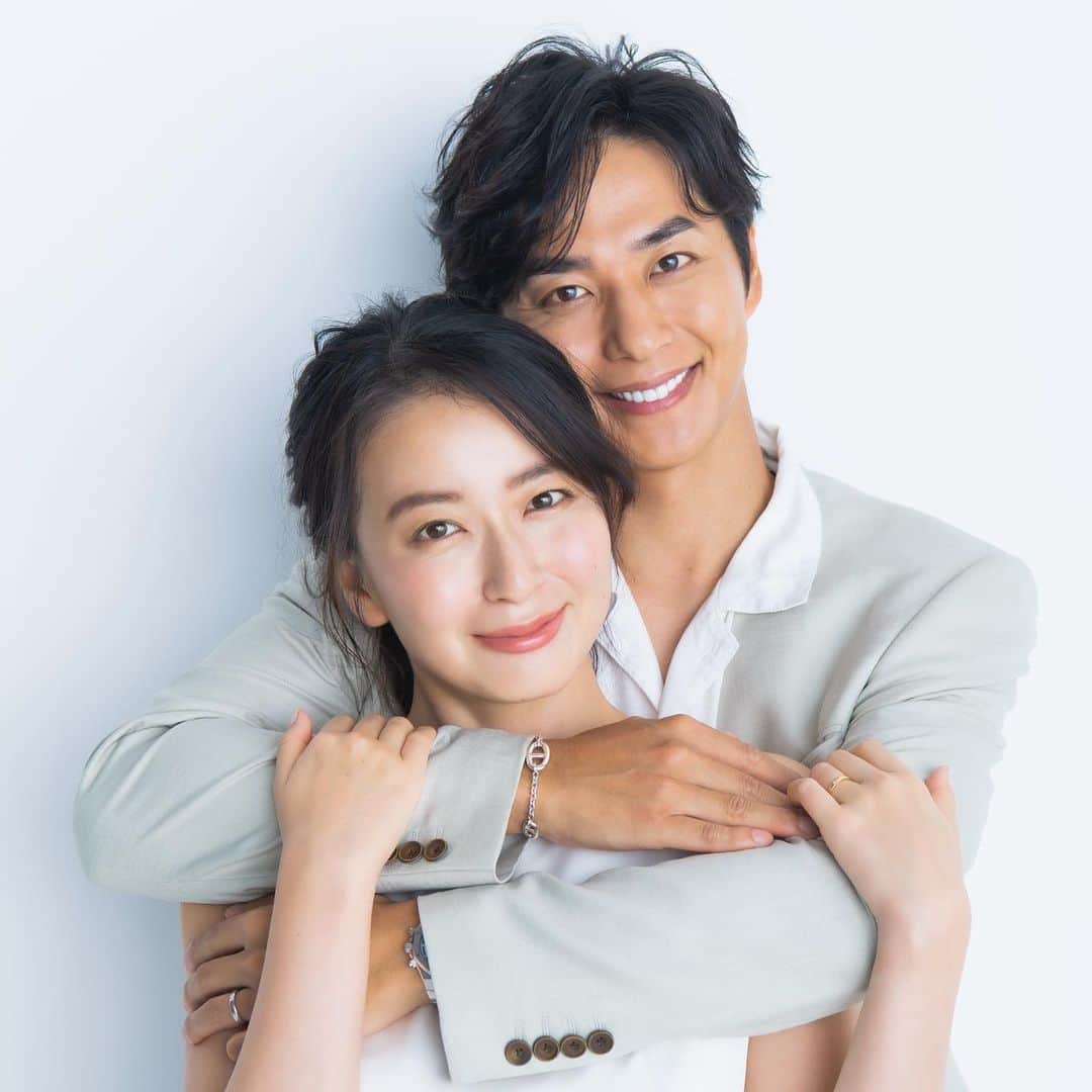 岩間恵のインスタグラム：「今日からVOCEさんにて 私のコラム連載がスタートします🍇WEBです！  @vocemagazine   毎回興味深い恋愛テーマについてお話しますので、 是非見て頂けたら嬉しいです♡  私なんかが恋愛を語って良いのだろうか...と 不安を抱きつつも、楽しくお話させて頂きました✨  初回は特別ゲストとして(笑) 私の夫も参加しております☺️🥰  これから記事は隔週で公開されていきます！ (素敵な写真をたくさん撮影してもらいました。 その写真たちも掲載されてるので見てね😆✨)  #voce #vocemagazine #voceweb #恋愛コラム」