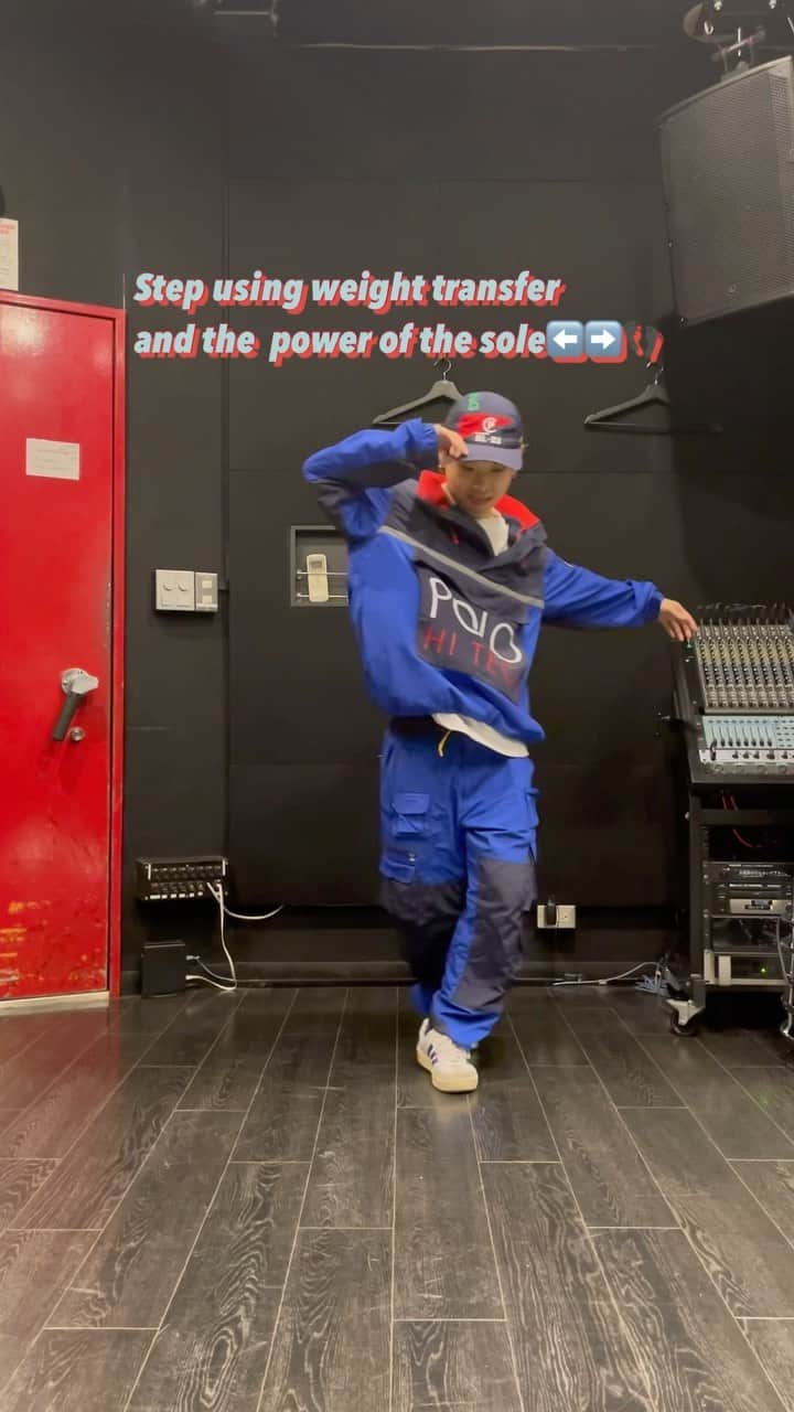 SHUHOのインスタグラム：「Step variation🦶⬅️➡️💦💦💦  #dancetutorial #footwork #housedance #streetdance #dancelesson #dance #footwork #dancesteps #housemusic #housedancer #shuffledance #cuttingshape #polosport #rl93 #polohitech #adidas #ダンス動画」