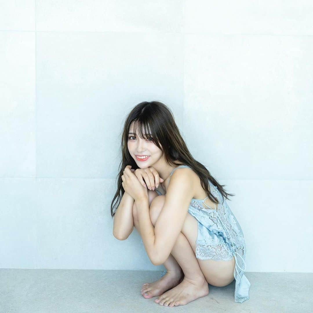 射脚 長谷川万射さんのインスタグラム写真 - (長谷川万射Instagram)「こちらのver.もありました🗣 #オフショット#グラビア  #予約してくれた方いますか？👶🏻」10月19日 18時38分 - mayanyam712