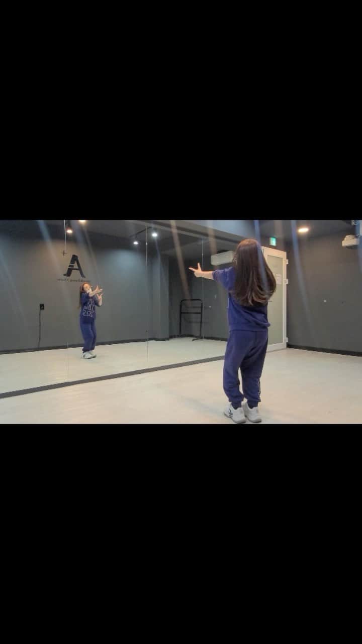 ウンチェのインスタグラム：「요즘 걸스플래닛 열심히 보더니 안무 땄네☺️  #집근처 #연습실에서 #걸스플래닛999 #girlsplanet999  #ooo #kpop #idol #dancecover  #키즈모델 #주니어모델 #이은채」