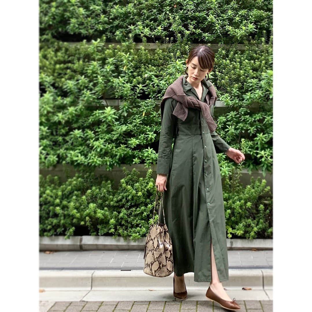 のインスタグラム：「* * 先日のお洋服 * 何年か前のものだけど お気に入りのワンピース👗 * GREEN×BROWN * #un3d #lephil #marcomasi #kuruntokyo #背景と同化 #アメブロ更新しました」