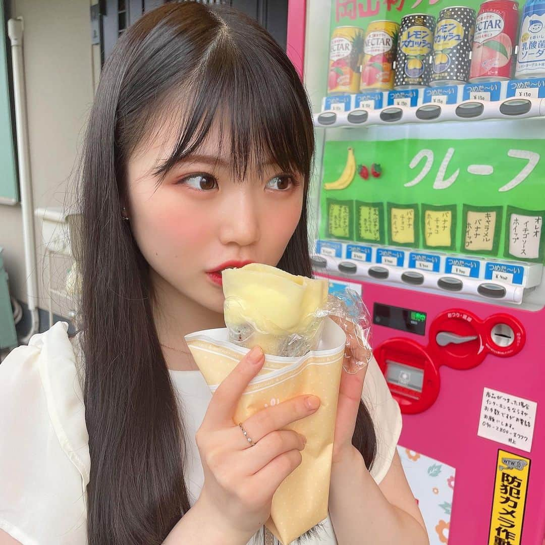 出口結菜さんのインスタグラム写真 - (出口結菜Instagram)「《🍡#岡山　#らすかふぇ》 ⁡  【安くて美味しいクレープが自販機で買える？！】　 ⁡ ⁡  岡山県の道沿いを走っていたらぽつん！とあるこの自動販売機の中にはクレープが😳✨ ⁡  興味本位で買ってみると、しっかり冷えているし クリームやバナナもたっぷり！！！ ⁡  生地もモチモチで甘くて、、💗 最高のクレープが出てきました！！！ ⁡  ⁡ #ラスカフェ #らすかふぇクレープ #クレープ #クレープ屋さん #チョコバナナクレープ #チョコバナナ #自動販売機 #自販機  #岡山観光 #岡山グルメ #岡山スイーツ #岡山カフェ #ドライブ #甘いもの #チョコ #甘党 #スイーツ #sweet #テイクアウト #テイクアウトグルメ #女子旅 #旅行 #食べ物 #グルメ #グルメ好きな人と繋がりたい #グルメスタグラム #ラビグルメ」10月19日 21時53分 - yui_laby0622