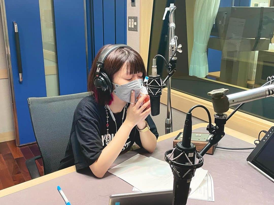 ぱいぱいでか美のインスタグラム：「すーん . 今日は月一ナビゲーターの日！ bayfm78『78musi-crate』タワーレコードゾーン ぱいぱいでか美担当週の日です〜⛱ 深夜27時からなので夜更かし大好きな人とか そういった生活リズムの人はぜひリアタイしてね〜 寝る人はタイムシフトで！ ラジオでもメイクしてくタイプなんですが 珍しくすっぴんの日でした🥚 . あと今日は火曜ザナイトnot岡野サポーターdayですが リアタイするつもり〜みんなも見ようね✌🏻 . #bayfm #ppdbayfm #78タワレコゾーン #ぱいぱいでか美 #でか美ちゃん #火曜ザナイト」