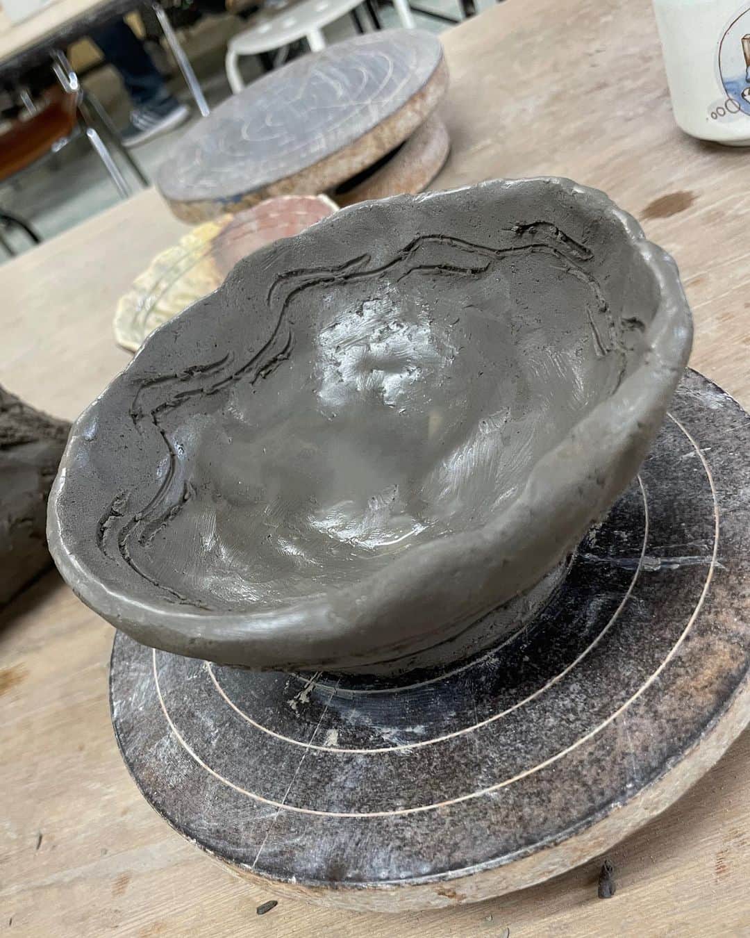 和田正人さんのインスタグラム写真 - (和田正人Instagram)「陶芸体験。  初めて使う陶器のお茶碗は、親父の手作りの信楽焼。  なんかえーやん。」10月19日 22時34分 - daaaaaawaaaaaa