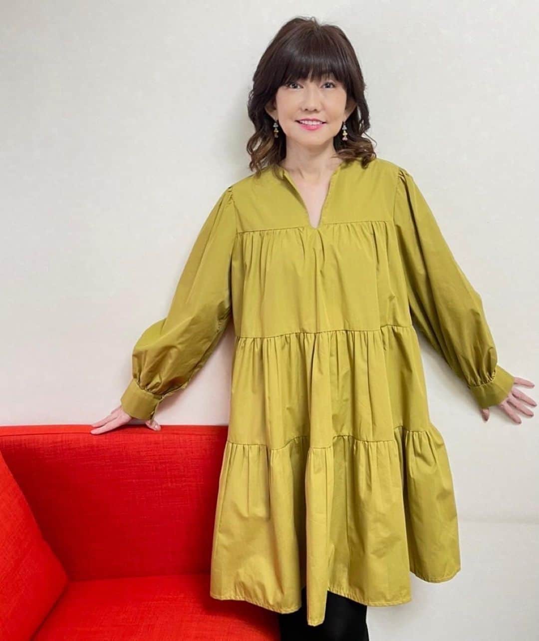 のインスタグラム：「本日の 関西テレビ よ〜いドン！  秋めいた服になりました🍁🍁🍁  今日は寒かったね。  #saaageboutique #関西テレビ #よ〜いドン！ #急に寒くなる #秋ですね #松本伊代 #iyomatsumoto」