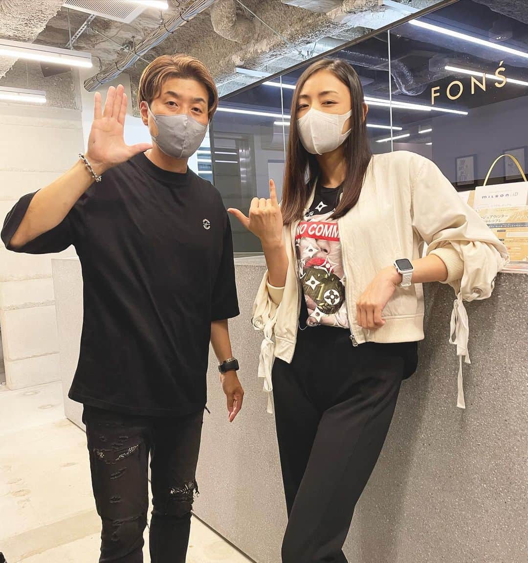 片山萌美のインスタグラム：「✂︎ ヘアメンテナンス 今回もサラサラにしていただきました💇‍♀️ ありがとうございました🙏  #堀川智明 さん #fons' #青山 #表参道 #moemikatayama   私のポーズどうした😂」