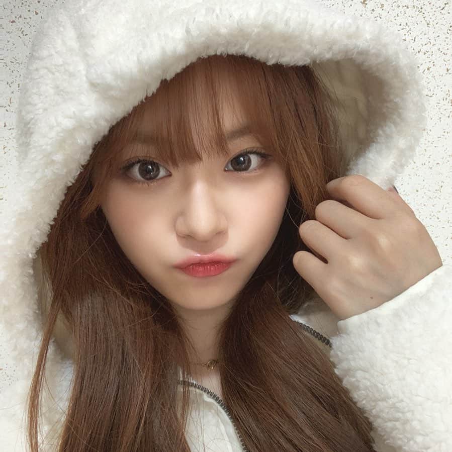 岸田莉里花のインスタグラム：「おはようございます😊 最近ぐっと寒くなってきたのでみなさんも暖かくしてお出かけしてくださいね🤙❤️  안녕하세요!!! 요즘 날씨가 많이 추워졌으니까 옷따뜻하게 입고 밖에 나가요 🤙❤️」