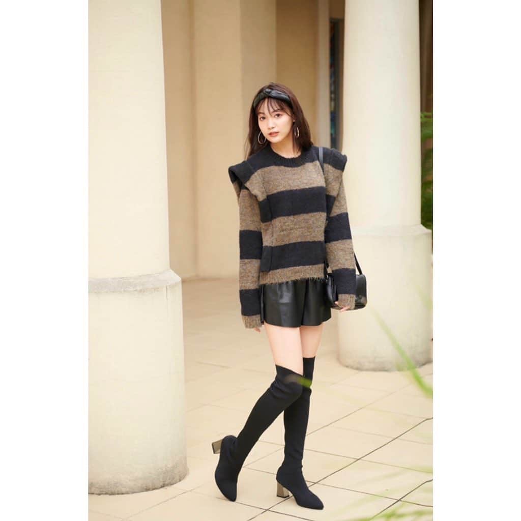 吉澤遥奈のインスタグラム：「☺︎☺︎☺︎  #glam#model#fashion#straight #黒髪ロング#モデル#ブーツ#コーデ#ニット」