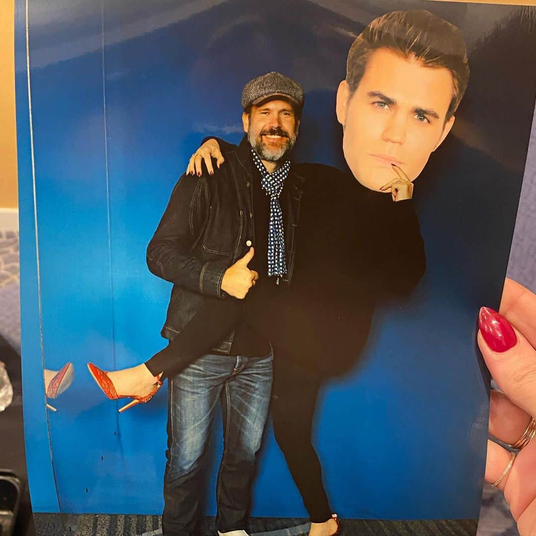 ジョディ・リン・オキーフのインスタグラム：「This is an actual picture taken of me and @immatthewdavis at #TVD Convention in Chicago. I’ve never looked better. What do you think @paulwesley ????」